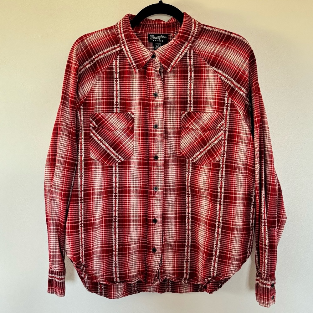 Women’s Wrangler Retro. 100% Cotton. Size Large. Rust Plaid